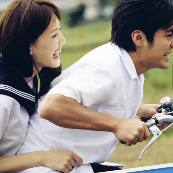 ���E�̒��S�ŁA����������